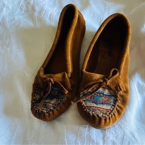 Minnetonka Womens Arizona Kilty Hard Sole Moccasins Slip Ons 7.5 Southwest boho